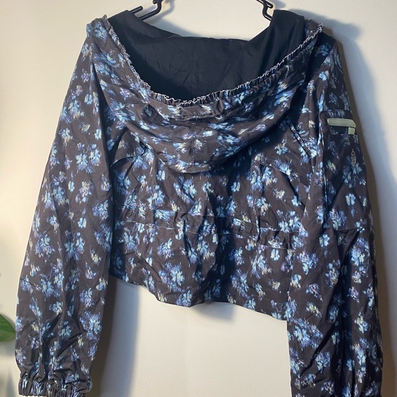 NEW FREE PEOPLE||FP MOVEMENT BREAK MY HEART WARM UP HOODED JACKET oversi… - Picture 9 of 9